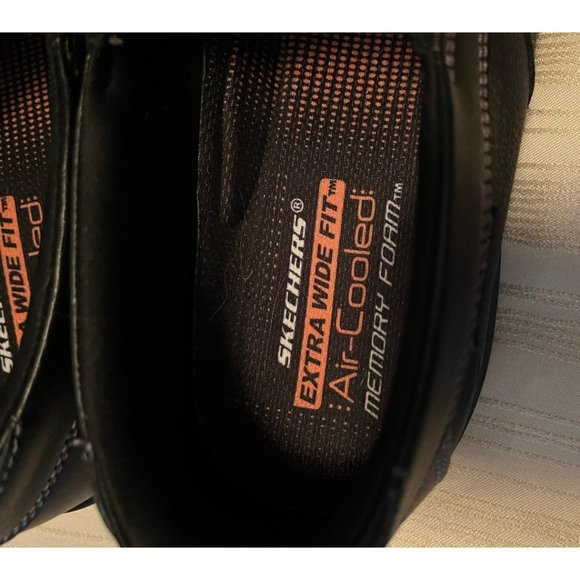 Skechers  Mens Size 9 Extra Wide Black Slip On Shoes Loafers